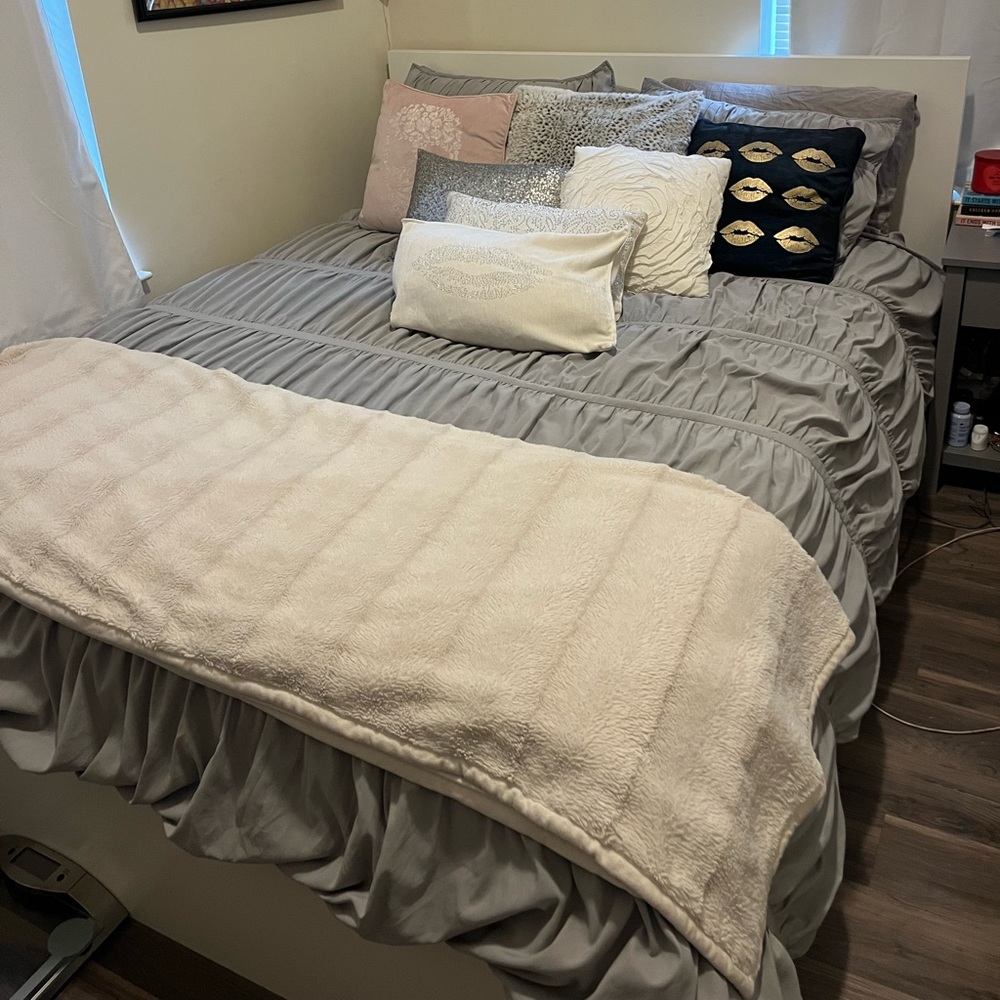 Pottery Barn comforter and shams